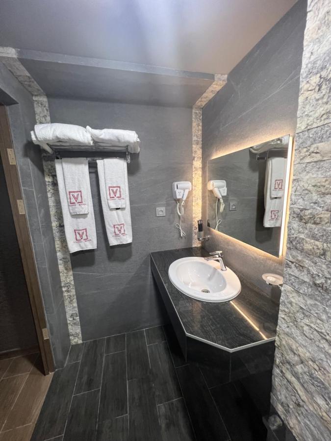 V G Hotel Yerevan Exterior photo