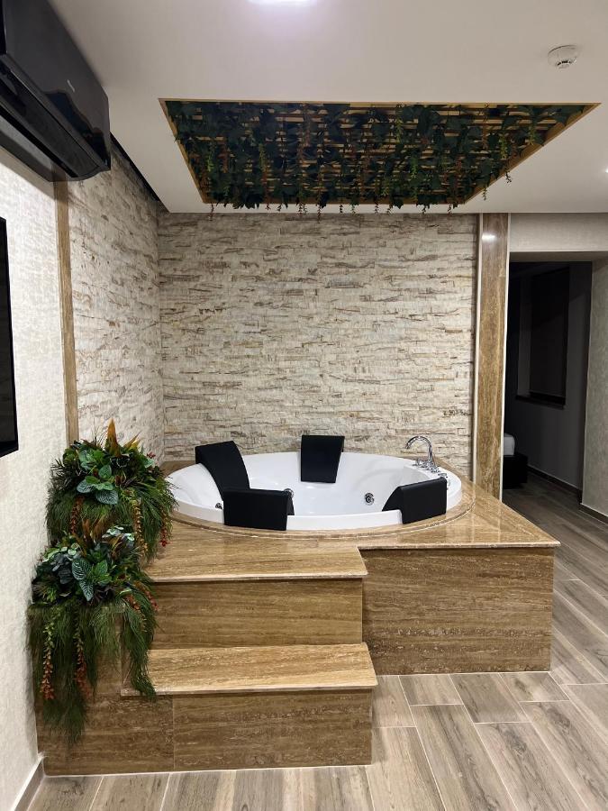 V G Hotel Yerevan Exterior photo